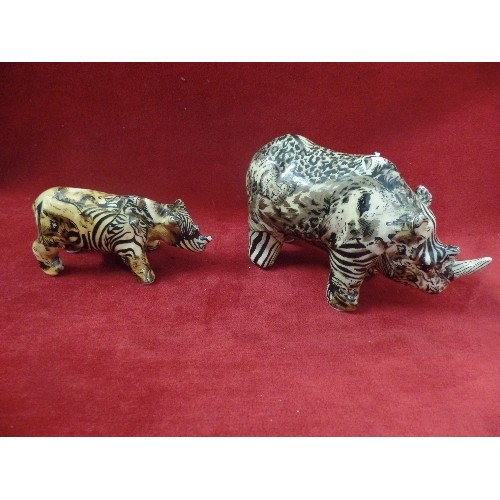 133 - LOVELY RHINO PAIR. DECORATIVE CERAMIC/RESIN BY 'COLLAGE'