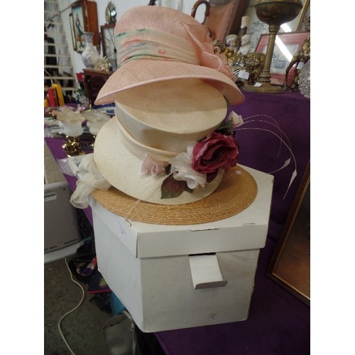 138 - 3 LOVELY 'WEDDING' HATS , A CREAM STRAW WITH MATCHING HANDBAG [BOTH DECORATED WITH FAUX FLOWERS] A P... 