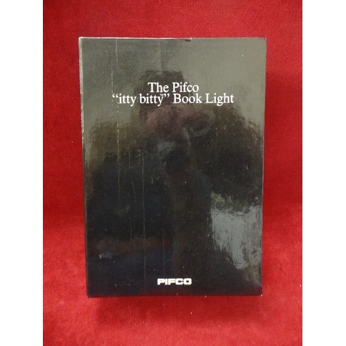 175 - THE PIFCO 'ITTY-BITTY' BOOK LIGHT. RETRO LIGHT THAT ALLOWS YOU TO READ IN BED WITHOUT DISTURBING YOU... 