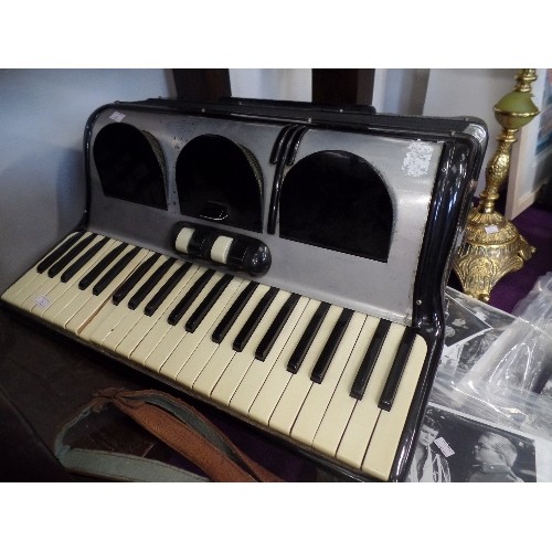 118 - VINTAGE 'SILVIO MAROTTA-CASTEL FIDARDO' PIANO ACCORDIAN.