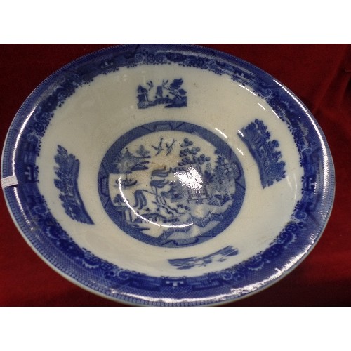 157 - 3 VERY LARGE VINTAGE CERAMIC BOWLS. 2 BLUE/WHITE 'WILLOW PATTERN' 1 IS MINTON, THE OTHER POUNTNEY & ... 