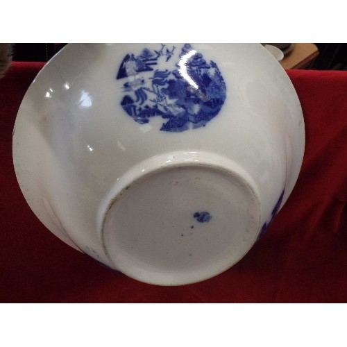 157 - 3 VERY LARGE VINTAGE CERAMIC BOWLS. 2 BLUE/WHITE 'WILLOW PATTERN' 1 IS MINTON, THE OTHER POUNTNEY & ... 