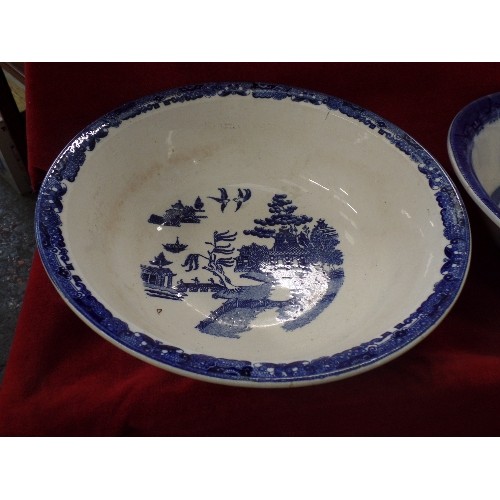 157 - 3 VERY LARGE VINTAGE CERAMIC BOWLS. 2 BLUE/WHITE 'WILLOW PATTERN' 1 IS MINTON, THE OTHER POUNTNEY & ... 