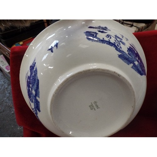 157 - 3 VERY LARGE VINTAGE CERAMIC BOWLS. 2 BLUE/WHITE 'WILLOW PATTERN' 1 IS MINTON, THE OTHER POUNTNEY & ... 