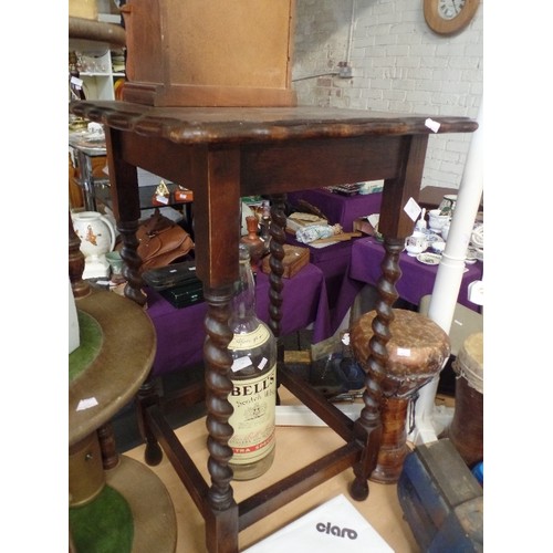 291 - VINTAGE OAK SIDE TABLE/PLANT STAND. WITH BARLEYTWIST LEGS. SQUARE.