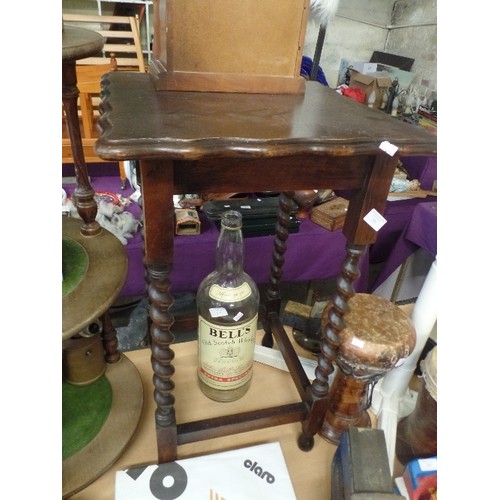 291 - VINTAGE OAK SIDE TABLE/PLANT STAND. WITH BARLEYTWIST LEGS. SQUARE.