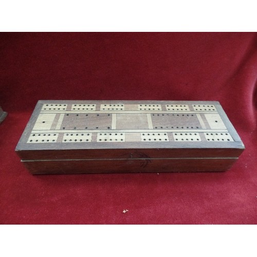 258 - SMALL VINTAGE WOODEN CUTLERY TRAY, TOGETHER WITH A WOODEN DOMINO/GAME BOX WITH HINGED LID WHICH IS S... 