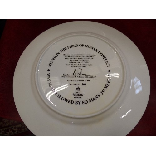 262 - CAT THEMED COLLECTORS PLATES. INC THE HAMILTON COLLECTION & DANBURY MINT. TOGETHER WITH AN RAF 'BIGG... 