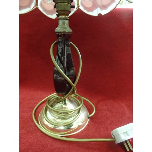 267 - TABLE LAMP, WITH 'TIFFANY STYLE' FLORAL SHADE. CERAMIC/BRASS BASE.