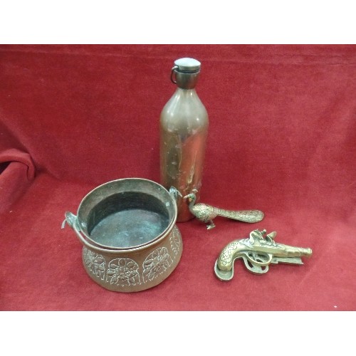 330 - NICE COLLECTION OF VINTAGE BRASS/COPPER ITEMS. INC A LIDDED PAN, A HANDLED VESSEL, A COPPER FLASK WI... 