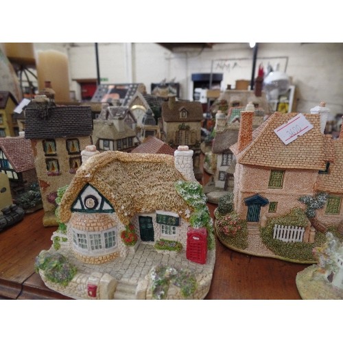 331 - LARGE COLLECTION OF LILLIPUT LANE, AND SIMILAR STYLE COTTAGES. APPROX 20 PCS.