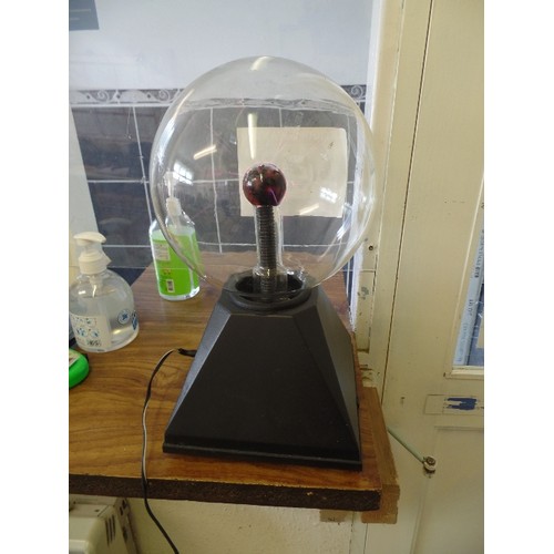 350 - PLASMA BALL. TOUCH & SOUND. WITH ADAPTOR.