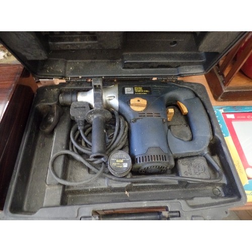 355 - HEAVY DUTY PRO  ROTARYHAMMER DRILL. 850W. CLM85OWRHO. ORIGINAL CASE.