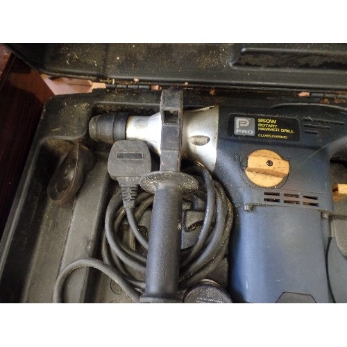 355 - HEAVY DUTY PRO  ROTARYHAMMER DRILL. 850W. CLM85OWRHO. ORIGINAL CASE.