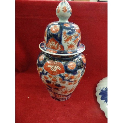 367 - VINTAGE LIDDED JAPANESE IMARI GINGER JAR (VASE & COVER) , WITH MATCHING PLATE [LARGE NIBBLE ON GINGE... 