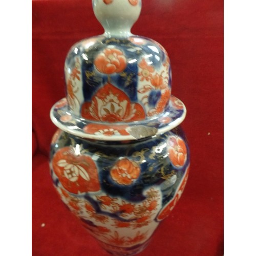 367 - VINTAGE LIDDED JAPANESE IMARI GINGER JAR (VASE & COVER) , WITH MATCHING PLATE [LARGE NIBBLE ON GINGE... 