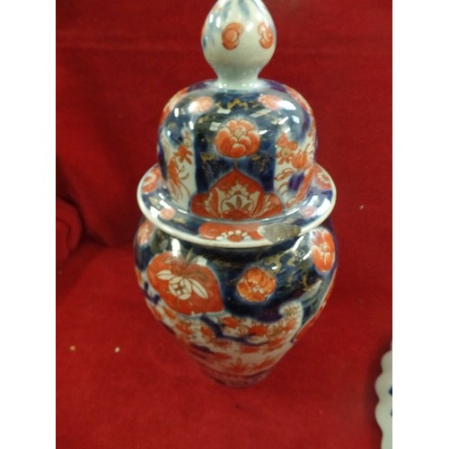 367 - VINTAGE LIDDED JAPANESE IMARI GINGER JAR (VASE & COVER) , WITH MATCHING PLATE [LARGE NIBBLE ON GINGE... 