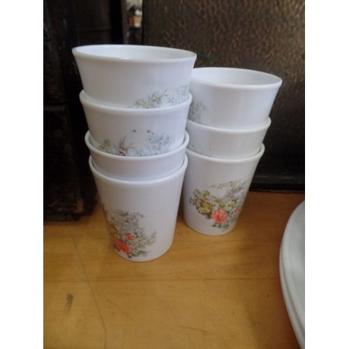 370 - RETRO 'MEL-SAS' FLORAL MELAMINE [PERFECT FOR CAMPING] 2 X CHARGERS, 8 DISHES, 10 LARGE OVAL PLATES, ... 