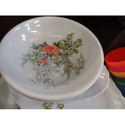 370 - RETRO 'MEL-SAS' FLORAL MELAMINE [PERFECT FOR CAMPING] 2 X CHARGERS, 8 DISHES, 10 LARGE OVAL PLATES, ... 