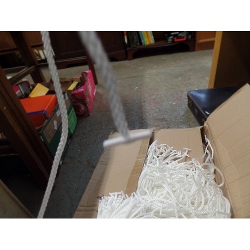 389 - 5 BOXES FULL OF LARGE QUANTITY OF BRAND-NEW CORD TIPPING ROPE CORD WITH STEEL/PLASTIC ENDS. PAPER BR... 