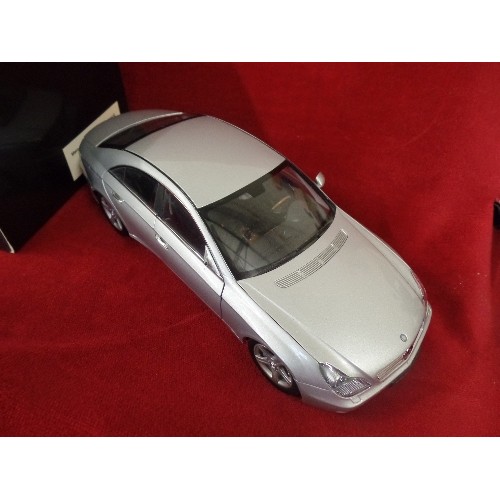 394 - GOOD QUALITY SILVER MERCEDES-BENZ CLS, KYOSHO ORIGINAL DIE-CAST MODEL. 1:18 SCALE. VGC IN ORIGINAL B... 