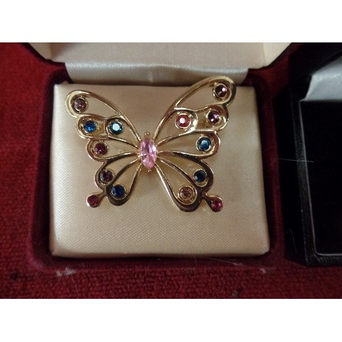 18 - GOLD METAL BUTTERFLY BROOCH WITH MULTI COLOURED GLASS STONES AND A GOLD METAL ROSE BROOCH