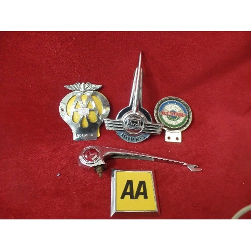 35 - 2 VINTAGE AA CAR BADGES, MORRIS MINOR 1000 BONNET BADGE, MORRIS MINOR BONNET EMBLEM MASCOT AND VINTA... 