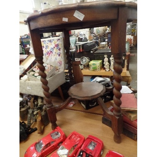 414 - VINTAGE OAK OCCASIONAL TABLE WITH LOWER SHELF. BEAUTIFUL BARLEY TWIST LEGS. APPROX 66CM DIAM. SOME M... 