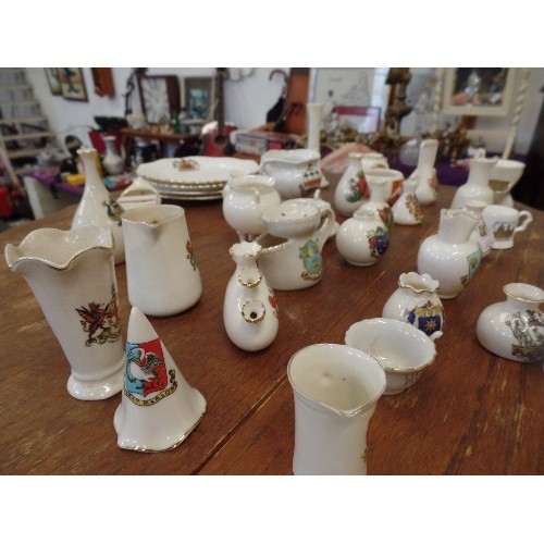 416 - LARGE COLLECTION OF VINTAGE MINIATURE CRESTED WARE.