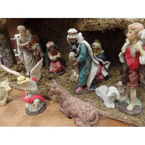 428 - LARGE NATIVITY SCENE. STABLE,WITH FIGURES, IN  ORIGINAL BOX.