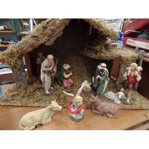 428 - LARGE NATIVITY SCENE. STABLE,WITH FIGURES, IN  ORIGINAL BOX.