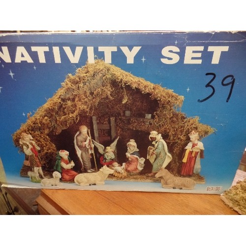 428 - LARGE NATIVITY SCENE. STABLE,WITH FIGURES, IN  ORIGINAL BOX.