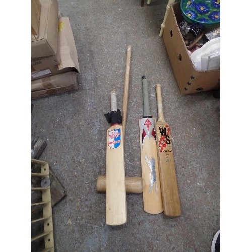 500 - 3 CRICKET BATS, SLAZENGER, WARSOP STEBBING, AND IDEAL SPORTING STARS. ALSO A CROQUET HAMMER.