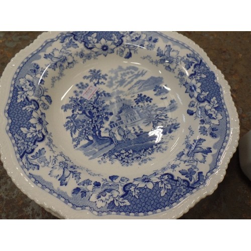 505 - 'WILLOW PATTERN' MEAT PLATE. TOGETHER WITH 4 X SEAFORTH BLUE/WHITE BOWLS WITH ORIENTAL SCENE, KENSIN... 