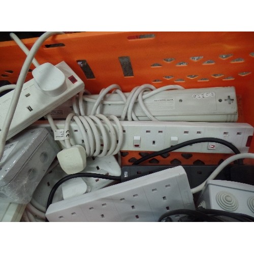 519 - QUANTITY OF ELECTRICAL MULTI-SOCKETS.