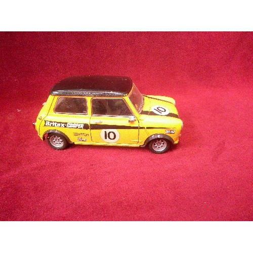 543 - SOLIDO MINI COOPER S. 1964. 1:16 SCALE. DIE CAST MODEL CAR.