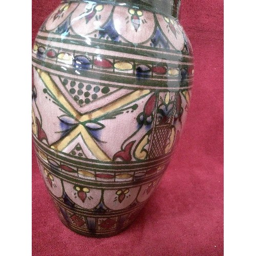 557 - BEAUTIFUL MOROCCAN HAND-PAINTED TERRACOTTA VASE. SIGNED 'SAFI' 28CM.H.