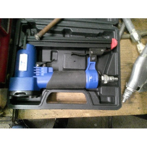 605 - QUANTITY OF AIR TOOLS. HEAVY DUTY NAIL GUN, SANDER, SPRAYERS, STAPLERS ETC