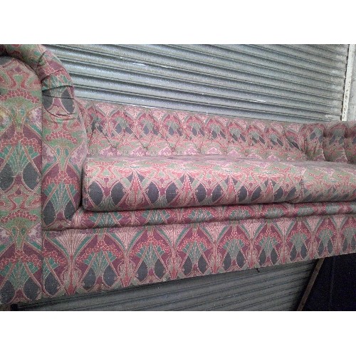 609 - BUTTON-BACK CHESTERFIELD STYLE SOFA. 3 SEATER. LINEN UNION LIBERTY PRINT FABRIC. BURGUNDY/GREEN/RED/... 