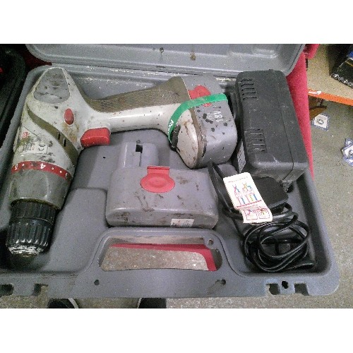 618 - PERFORMANCE POWER CORDLESS HAMMER DRILL, WITH BATTERY AND CHARGER, IN CASE. ALSO A KOBE HAG 200 HEAT... 