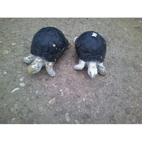 630 - 2 SMALL PAINTED CONCRETE ORNAMENTS OF TURTLES