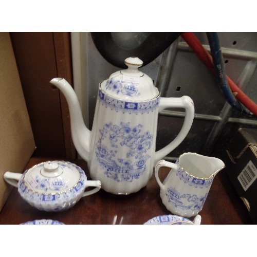 537 - SELTMAHM WEIDEN BAVARIA CHINA BLAU BLUE/WHITE 6-PERSON TEASET. TEAPOT, MILK AND SUGAR.