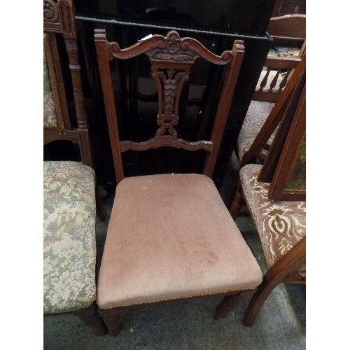 581 - EDWARDIAN OAK FRAMED CHAIR. UPHOLSTERED IN TAPESTRY FABRIC. WITH FRONT CASTERS. ALSO AN EDWARDIAN MA... 