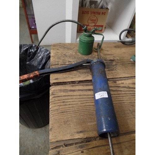 603 - OIL CAN AND A GREASE GUN.