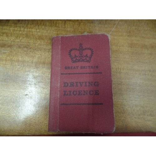 514 - MIXED BOX OF VINTAGE TRINKETS ETC. INC A SET OF JEWELERS  GRAM WEIGHTS  RED DRIVING LICENCE & CASE, ... 