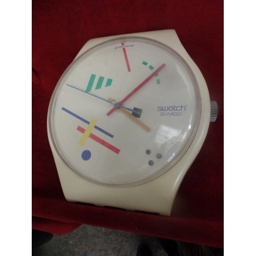 98 - ORIGINAL SWATCH CLOCK AG-1987 [WORKING] CREAM WITH RETRO ABSTRACT DESIGN.