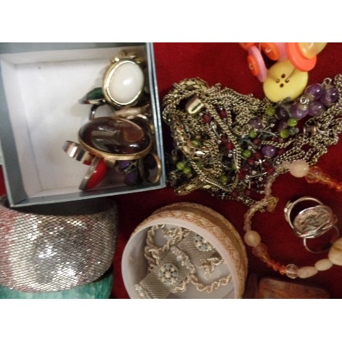 94 - QUANTITY OF COSTUME JEWELLERY. MANY BANGLES AND RINGS.