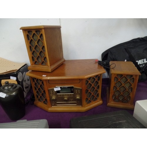 125 - NEOSTAR VINTAGE STYLE CD/RADIO. WITH PAIR OF MATCHING SPEAKERS.