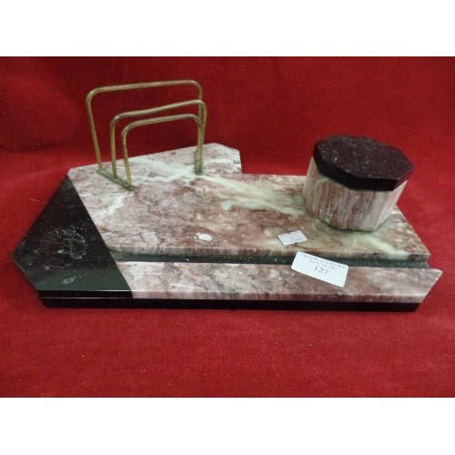 127 - HEAVY VINTAGE PINK VEINED ART DECO MARBLE LETTER RACK WITH LIDDED INKWELL AND PEN TROUGH.