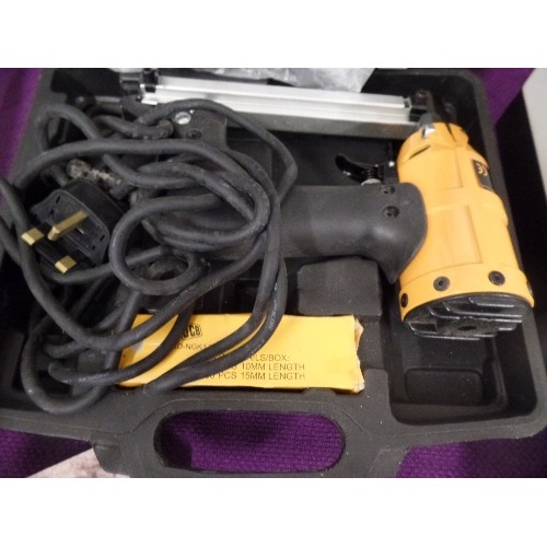 128 - JCB NAIL GUN. NGK1. IN CARRY CASE WITH INSTRUCTIONS.